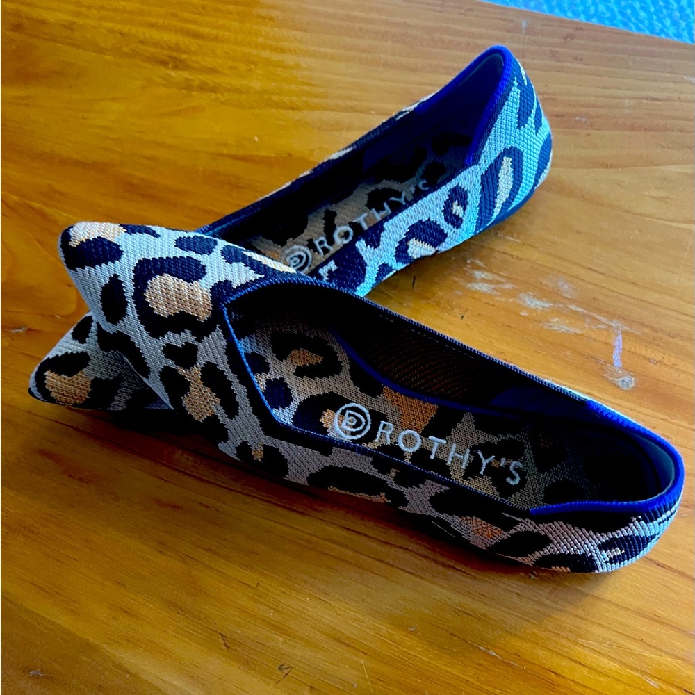 Rothys Point 11 leopard flats